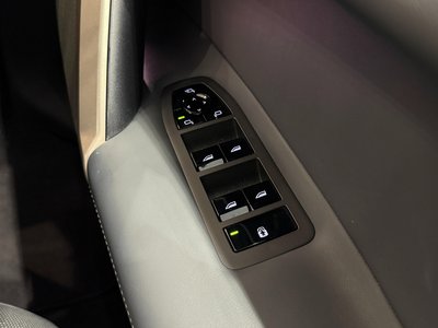 2023 BMW IX thumbnail 23
