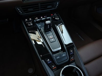 صورة 70 لـ 2025 Porsche 911