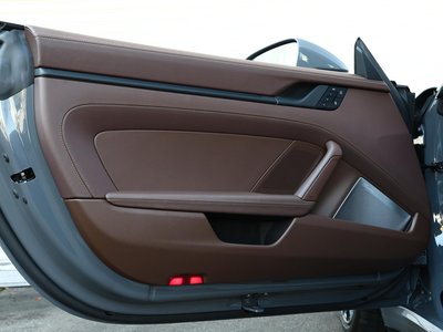 صورة 48 لـ 2025 Porsche 911