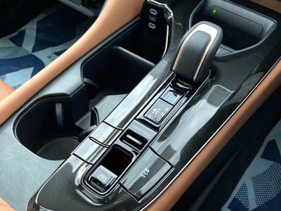 صورة 54 لـ 2024 Toyota CROWN SPORT