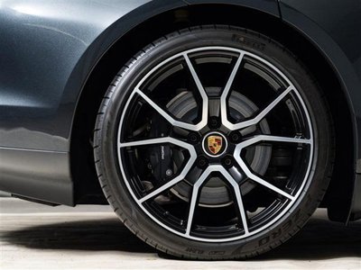 2024 Porsche TAYCAN photo 8