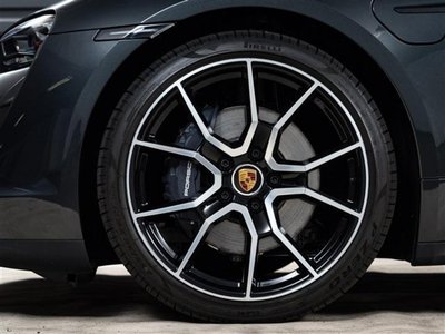 2024 Porsche TAYCAN photo 6