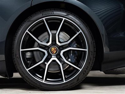 2024 Porsche TAYCAN photo 7
