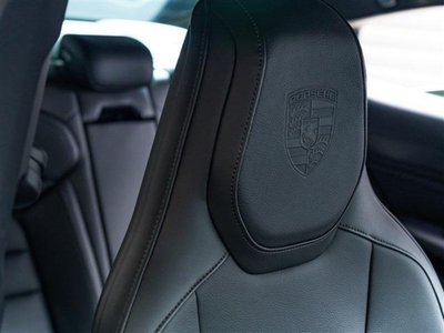 2024 Porsche TAYCAN thumbnail 18