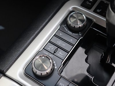 2016 Toyota LAND CRUISER 200 photo 43