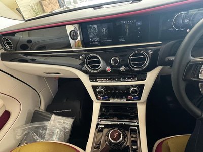 صورة 28 لـ 2024 ROLLS-ROYCE SPECTRE