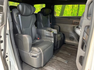 صورة 9 لـ 2025 Toyota ALPHARD