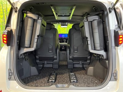 صورة 11 لـ 2025 Toyota ALPHARD