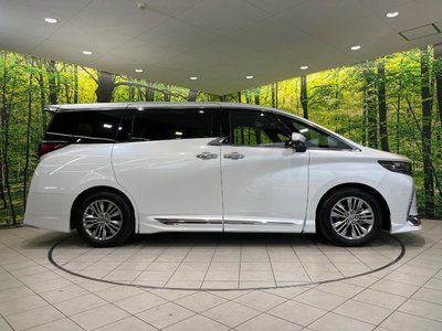 صورة 62 لـ 2025 Toyota ALPHARD