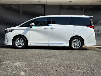 2026 Toyota ALPHARD — фото 9