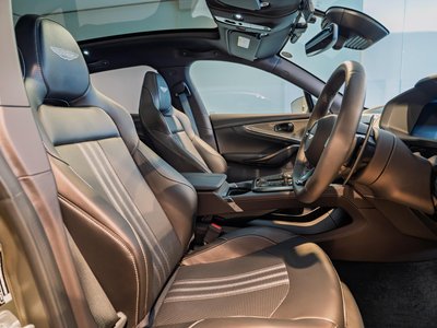 2026 Aston Martin DBX 缩略图 17