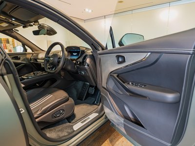 2026 Aston Martin DBX 缩略图 15