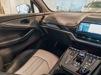 2026 Aston Martin DBX 缩略图 20