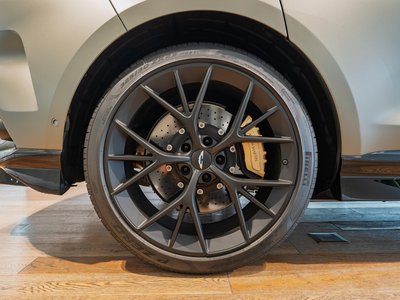 2026 Aston Martin DBX 缩略图 14