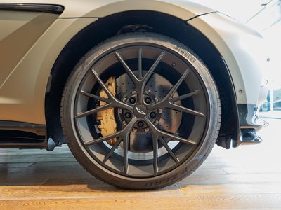 2026 Aston Martin DBX 缩略图 12