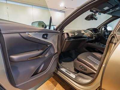 2026 Aston Martin DBX 缩略图 21