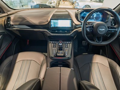 2026 Aston Martin DBX 缩略图 2