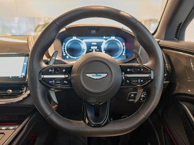 2026 Aston Martin DBX 缩略图 18