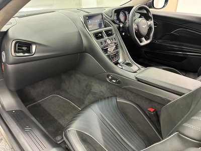 2019 Aston Martin DB11 — миниатюра 33