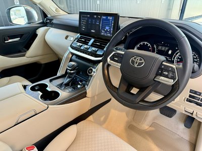 2024 Toyota LAND CRUISER 300 thumbnail 36