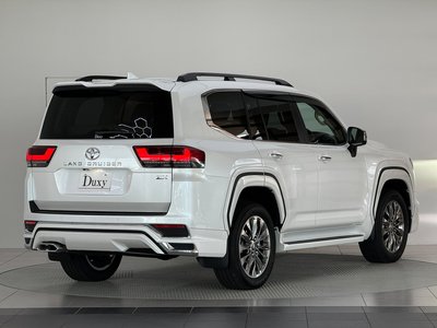 2024 Toyota LAND CRUISER 300 photo 9