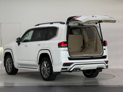 2024 Toyota LAND CRUISER 300 photo 16