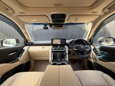 2024 Toyota LAND CRUISER 300 thumbnail 34
