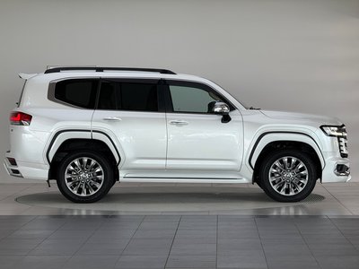 2024 Toyota LAND CRUISER 300 photo 7