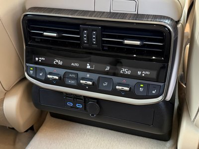 2024 Toyota LAND CRUISER 300 thumbnail 39