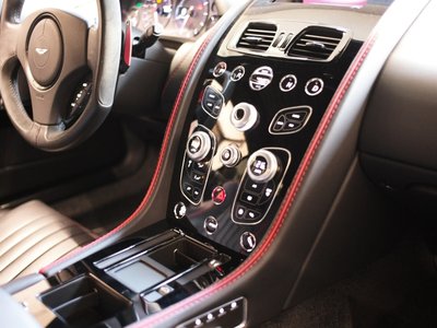 2016 Aston Martin DB9 缩略图 16