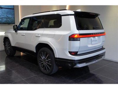 2025 Lexus GX photo 4