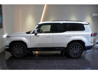 2025 Lexus GX photo 6