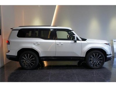 2025 Lexus GX photo 5
