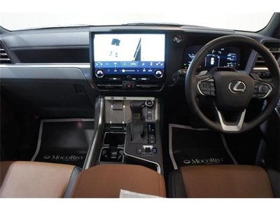 2025 Lexus GX photo 7