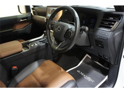 2025 Lexus GX photo 8