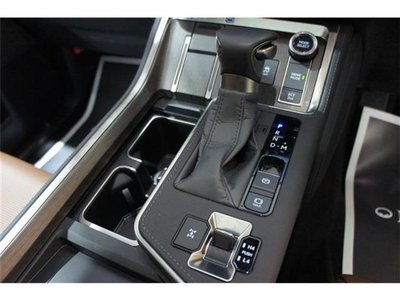 2025 Lexus GX photo 16