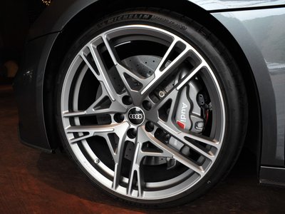 2021 AUDI R8 photo 2