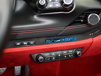 صورة 47 لـ 2021 Ferrari F8 SPIDER