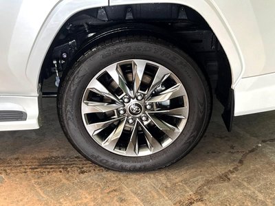 2025 Toyota LAND CRUISER 300 照片 25
