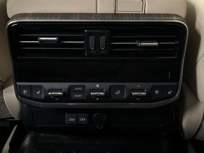 2025 Toyota LAND CRUISER 300 照片 40