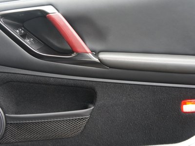 2011 Nissan GT-R 缩略图 18