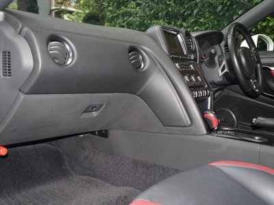 2011 Nissan GT-R 缩略图 17