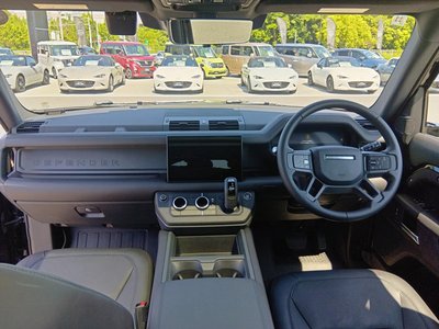 2025 LAND Rover DEFENDER photo 4