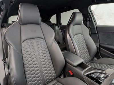 2024 AUDI RS4 AVANT photo 11