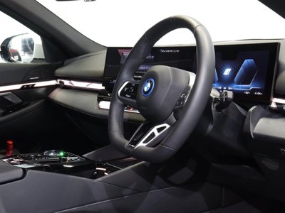 2025 BMW I5 TOURING photo 16