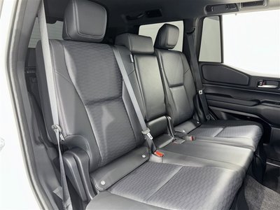 صورة 31 لـ 2025 Toyota LAND CRUISER 250