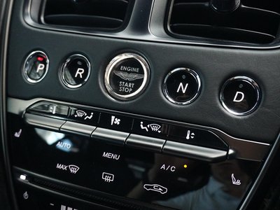 2019 Aston Martin DBS SUPERLEGGERA 照片 18