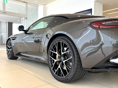 2025 Aston Martin DB12 照片 8