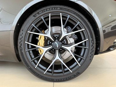 2025 Aston Martin DB12 照片 14