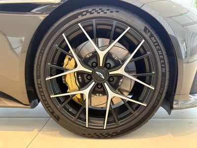 2025 Aston Martin DB12 照片 10